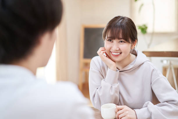 『再会した男友達から溺愛が始まりました』は、 「過去の初恋」と「今の愛」が交錯する、切なくも温かい再会ラブストーリー。 裏切り、嫉妬、そして運命―― それぞれの想いがぶつかり合いながら、最終的には“真実の愛”にたどり着く展開は、読後に温かい余韻を残します。 甘くて、ちょっぴり苦くて、でも確かに心を震わせる。 そんな恋の再生物語を、あなたもぜひ味わってみてください。